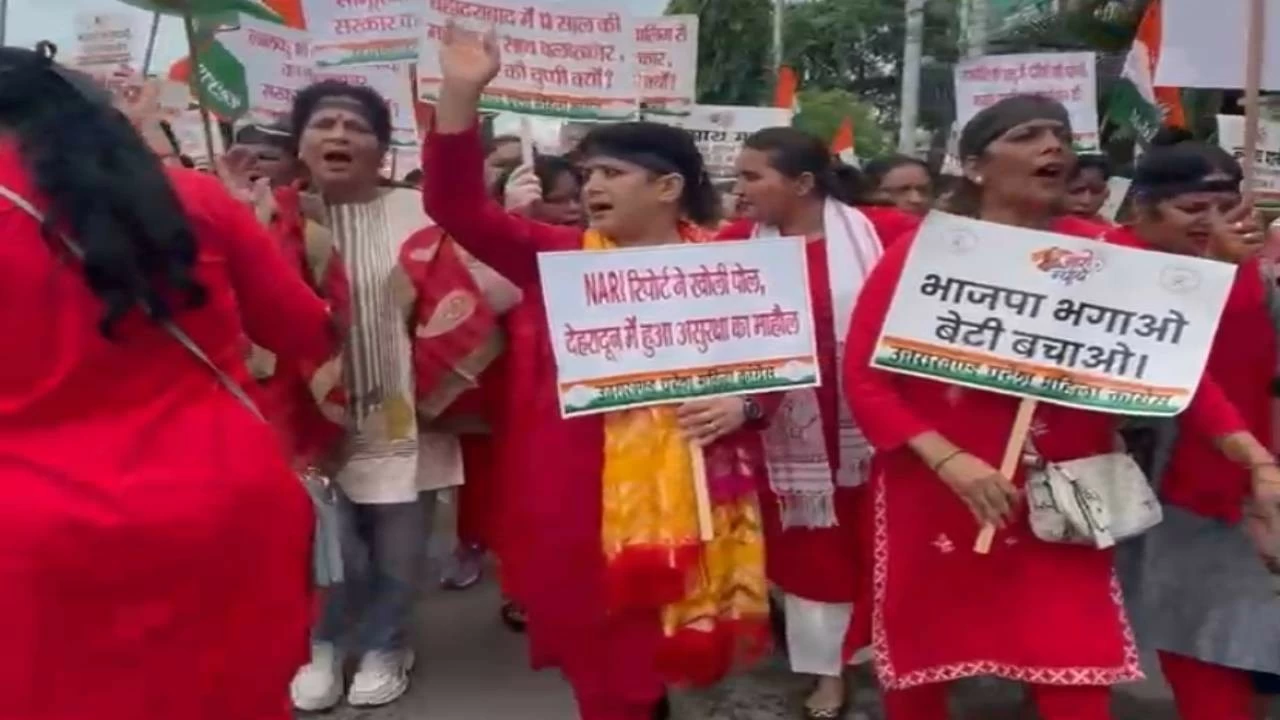 In a fiery protest over rising crimes against women, Uttarakhand State Women Congress, led by President Jyoti Rautela, marched to the BJP headquarters in Dehradun, and purified the premises with cow dung and cow urine.

