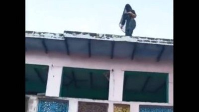 The woman jumped off the roof of her in-laws house in Aligarh 