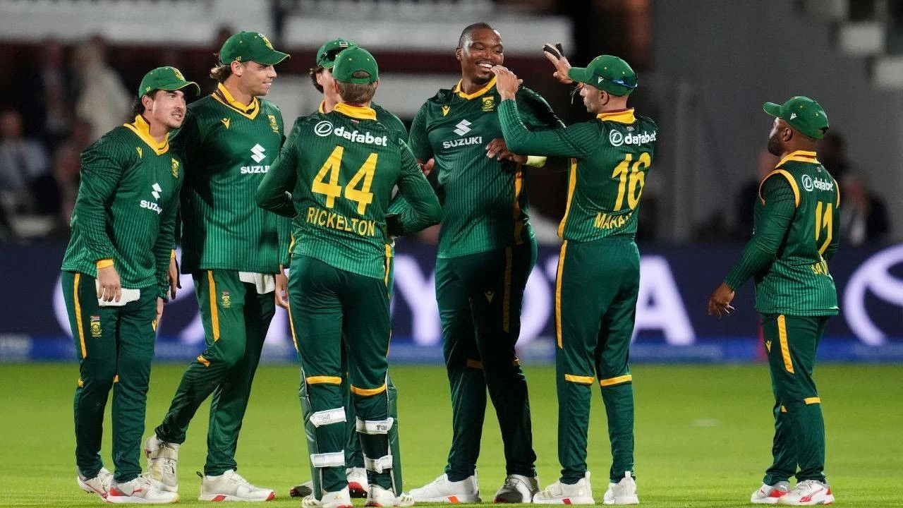 South Africa beat England by 5 runs in the second ODI.