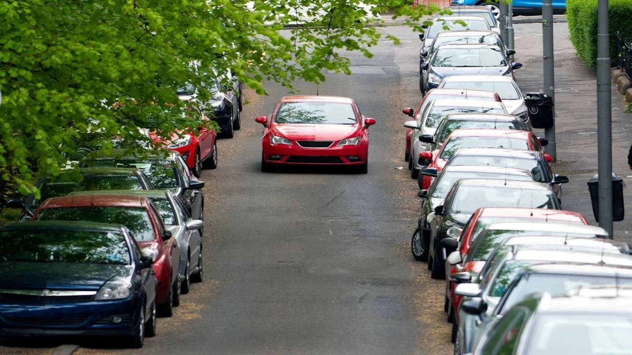 A study revealed that when parked in open areas, the surfaces of vehicles can hugely affect local temperatures -- particularly in dense urban centres where cars occupy a huge road space. (keithsutherland/RooM/Getty Images)