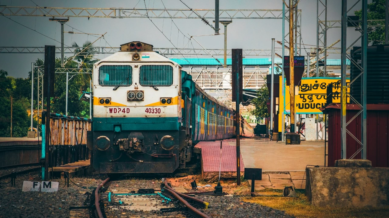 In general compartments, SLR coaches, and pantry cars, there will be six cameras respectively. (Photo credit: Unsplash)