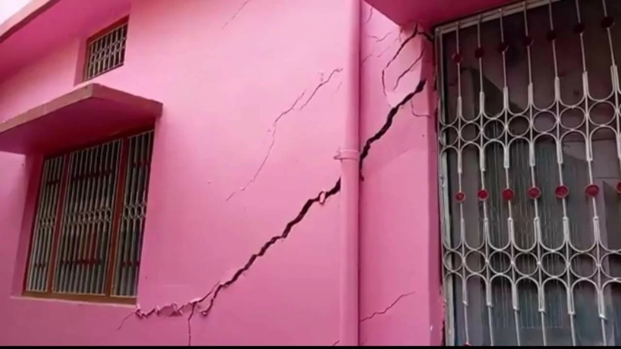 According to officials, the ground is collapsing in several mountain villages, raising fears of further landslides and structural failures. In many areas, the administration has issued evacuation orders, asking people to move to safer locations.