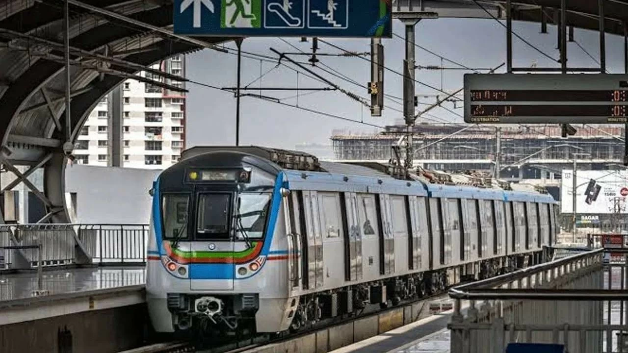 The last train departs from all terminal stations at 01:00 AM on 7th September.