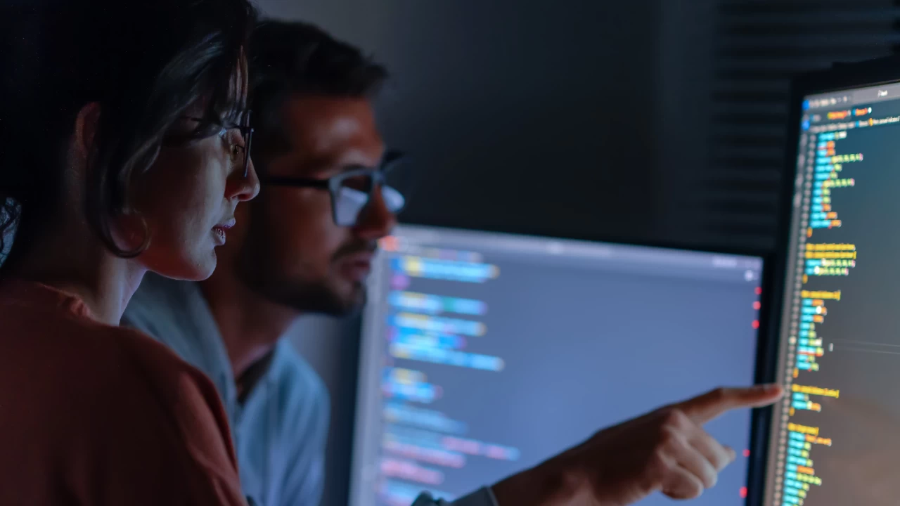 Though Indian major IT firms are trying to diversify in thge markets of Japan, West Aisa, North Europe, it still remains overwhelmingly dependent on the US market for export revenues.