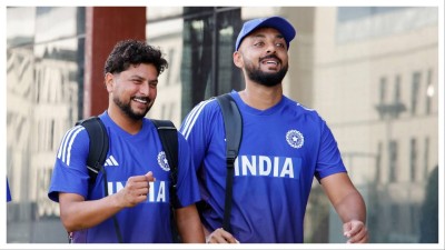 Kuldeep Yadav (left) and Varun Chakravarthy at a training session.