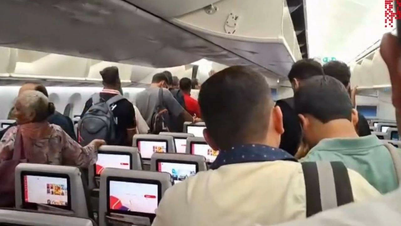 Visuals from inside the Singapore-bound Air India plane in which the AC malfunctioned 