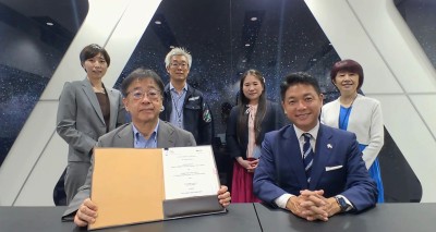 Astroscale officials posing with the signed agreement. 