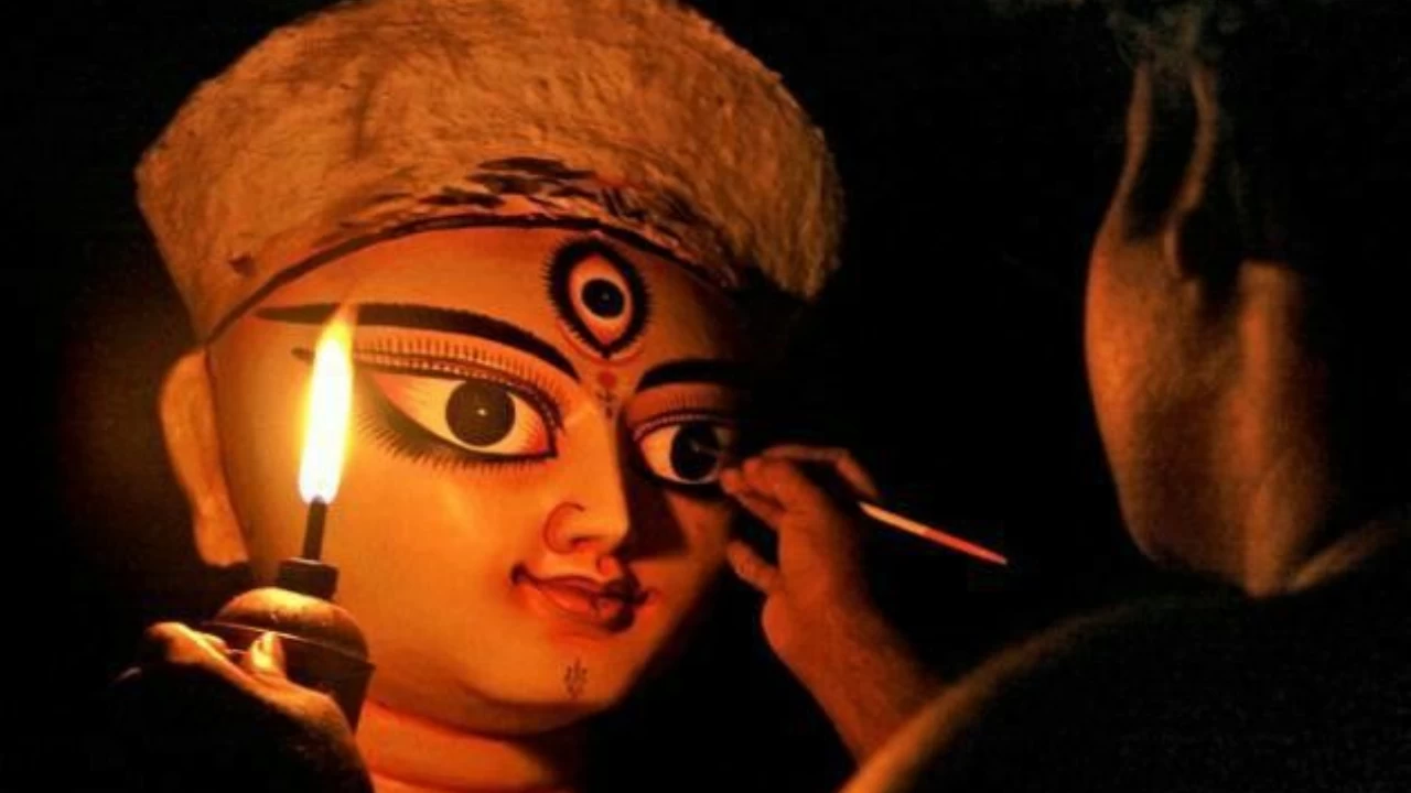 All you need to know about Chokkhu Daan ritual in Durga Puja 2025