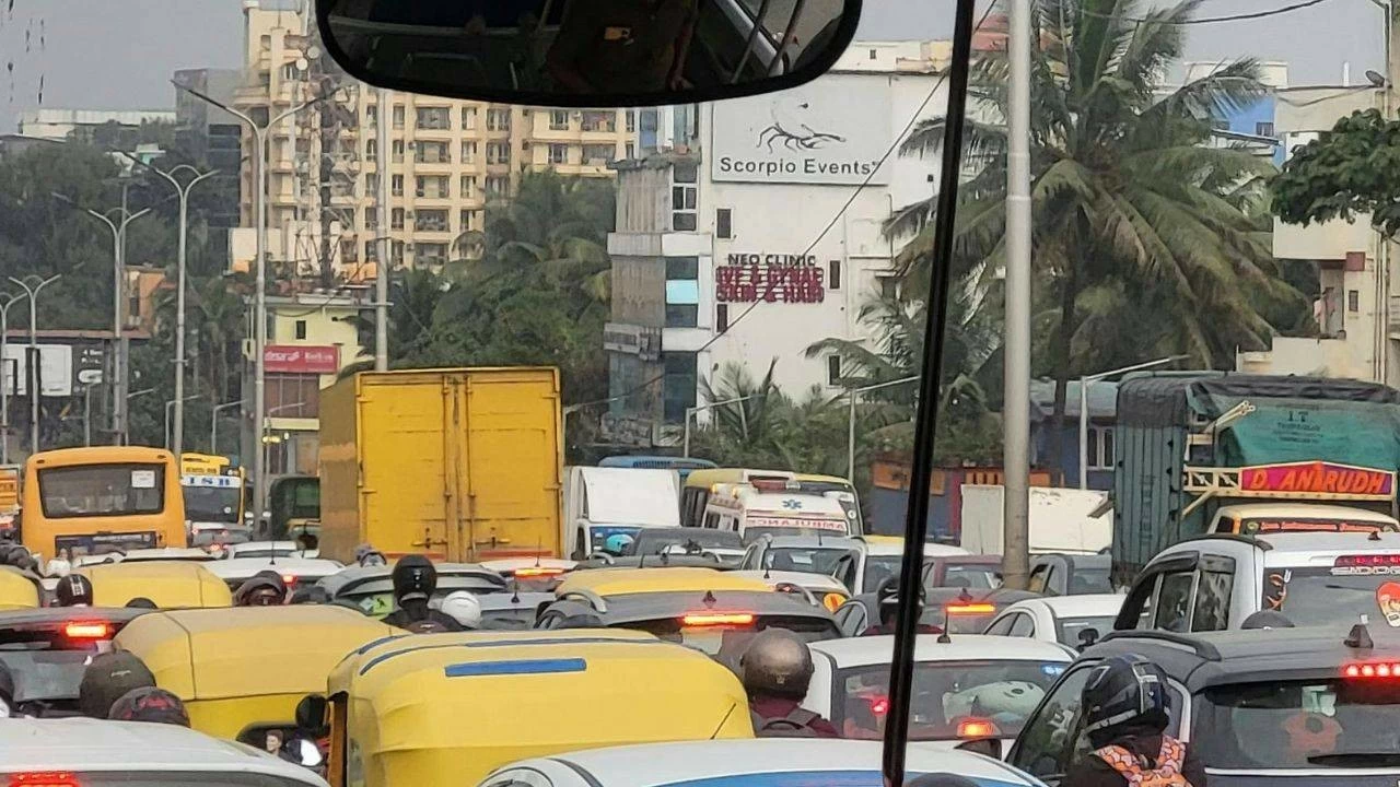 Redditor chooses Bengaluru over Gurugram.