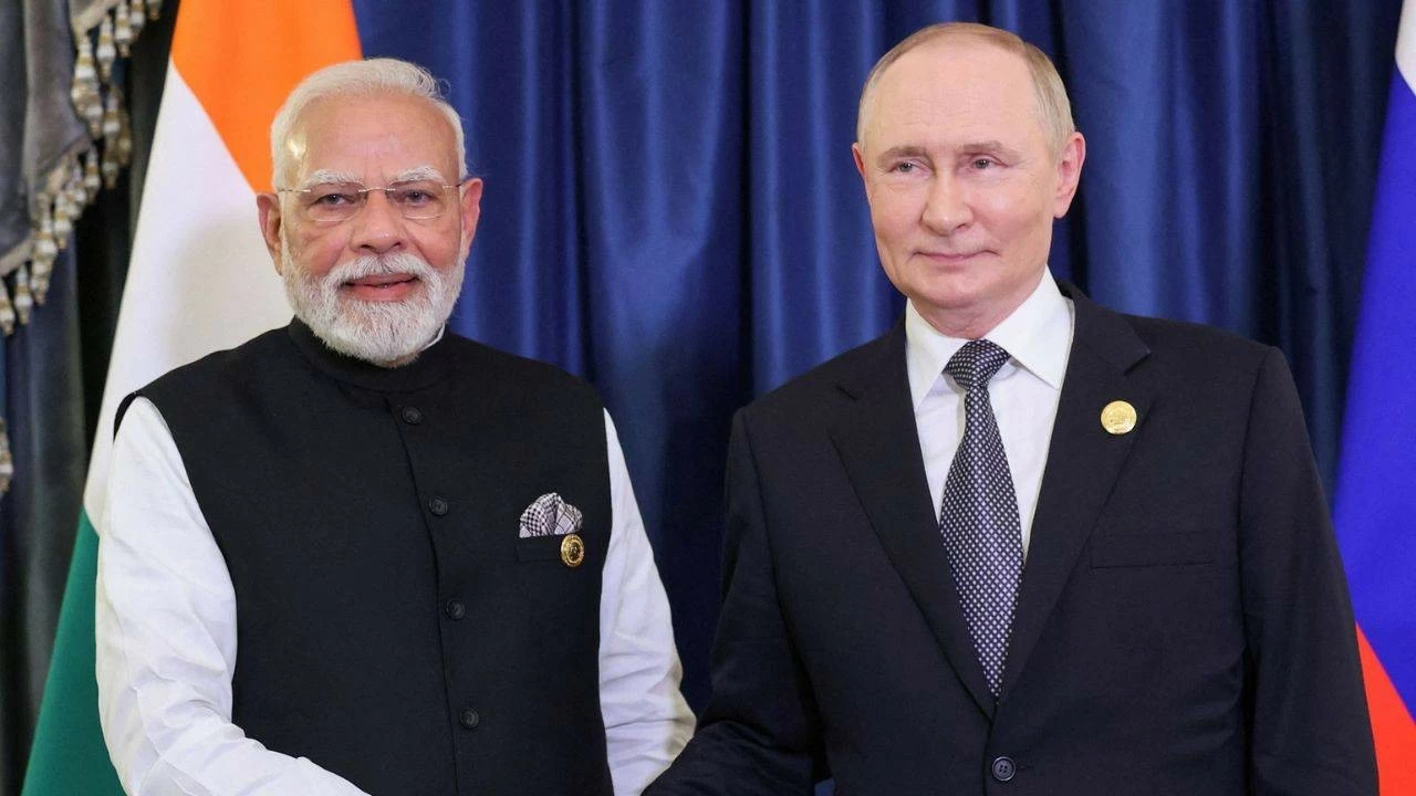 PM Narendra Modi and Russian leader Vladimir Putin during a meeting (File image) 