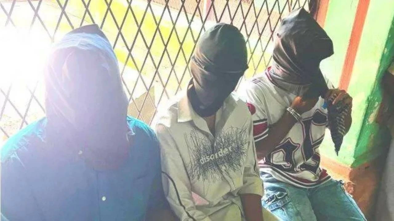 KSU activists seen masked and handcuffed by the police in Wadakkanchery 