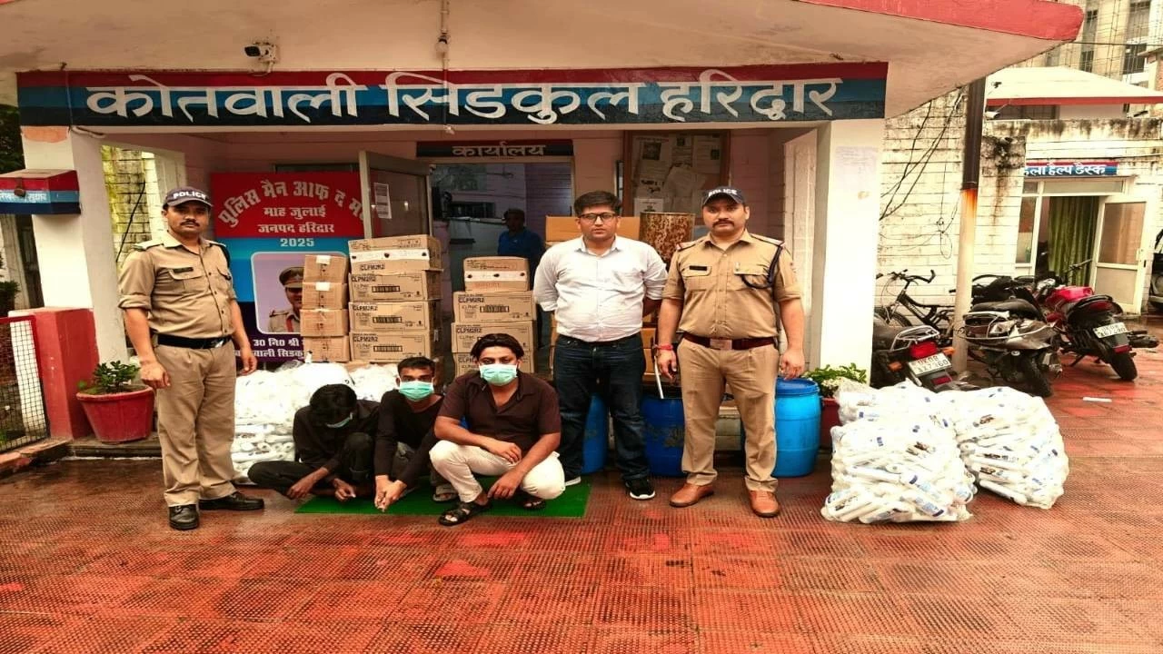 A major illegal factory producing fake shampoos of well-known brands like Clinic Plus and Sunsilk was busted in the Sidcul area of Haridwar on Saturday