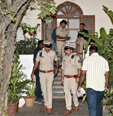 Elderly Bengaluru woman survives brutal robbery by feigning death. (Representative image)