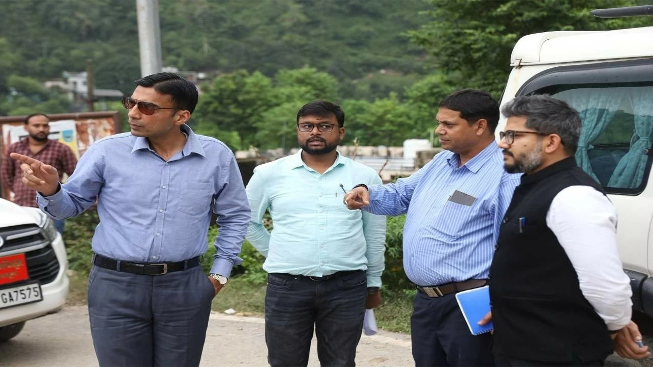 DM Bansal took immediate action and announced a high-level inquiry into the matter. He also gave a strong warning to those involved