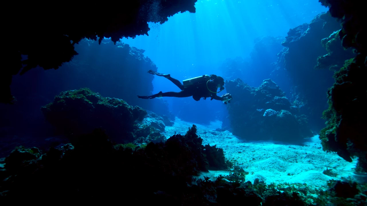 Scuba diving is not a save option for non-swimmers
