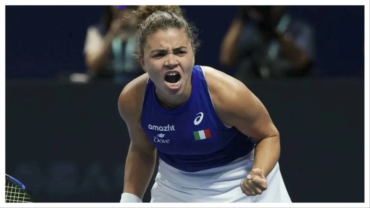 Jasmine Paolini leads Italy past Ukraine to book spot in BJK Cup final.