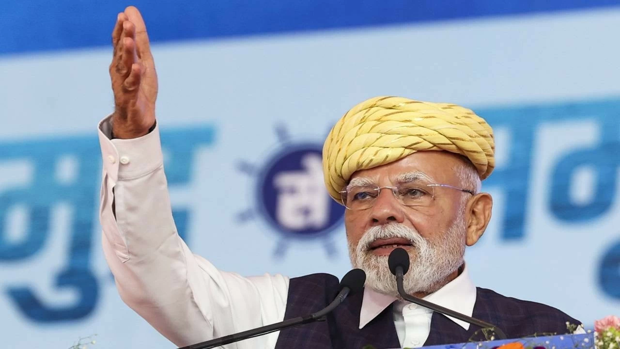 PM Modi said atmanirbharta is the only one medicine for all problems of India