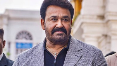 Dadasaheb Phalke award given to Mohanlal
