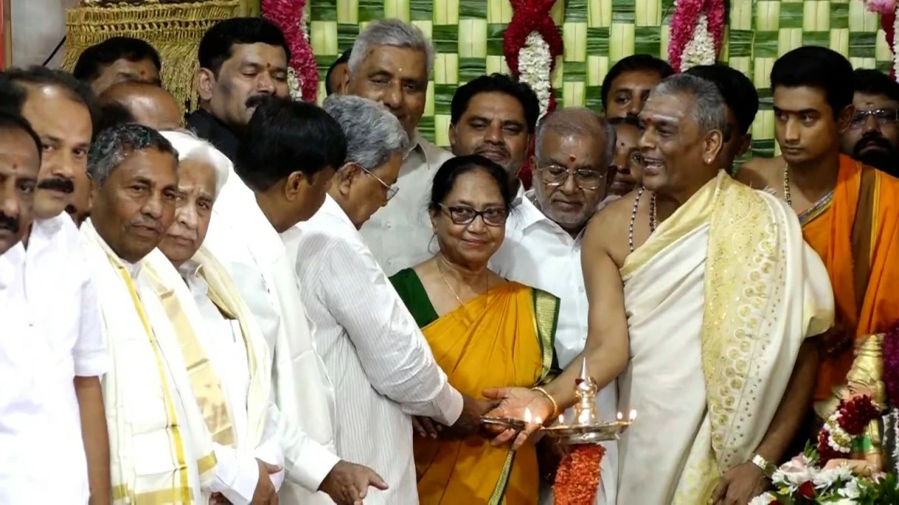 Priests chant Vedic hymns as the festivities begin at Chamundi Hills.The inauguration took place amid controversy, with objections from some sections against the government's decision to invite Banu Mushtaq to inaugurate the festival.