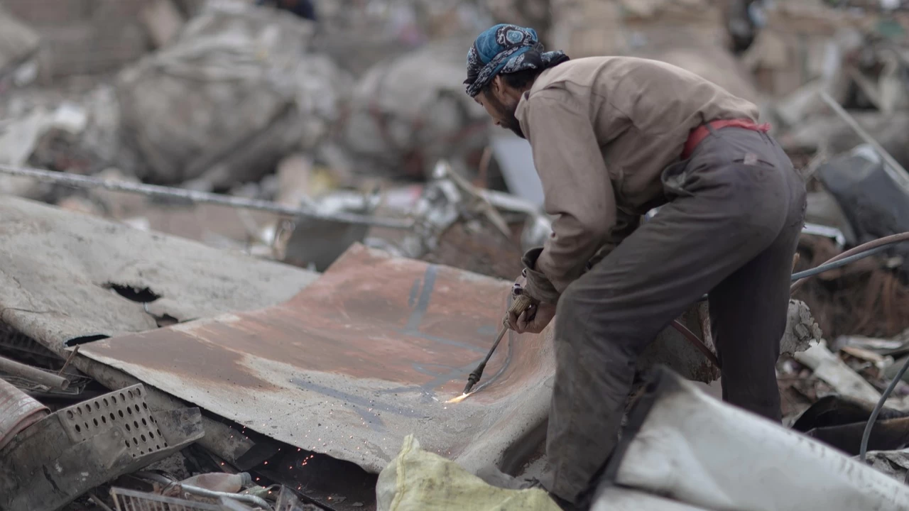 Blue-_and_Grey_Collar_salaries_grew_23_percent_in_two_years