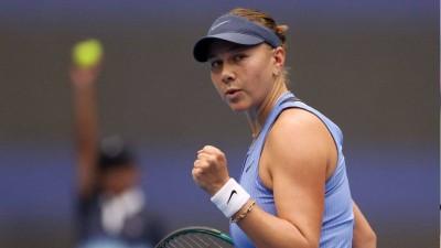 Amanda Anisimova defeats Coco Gauff in China Open semi-final.