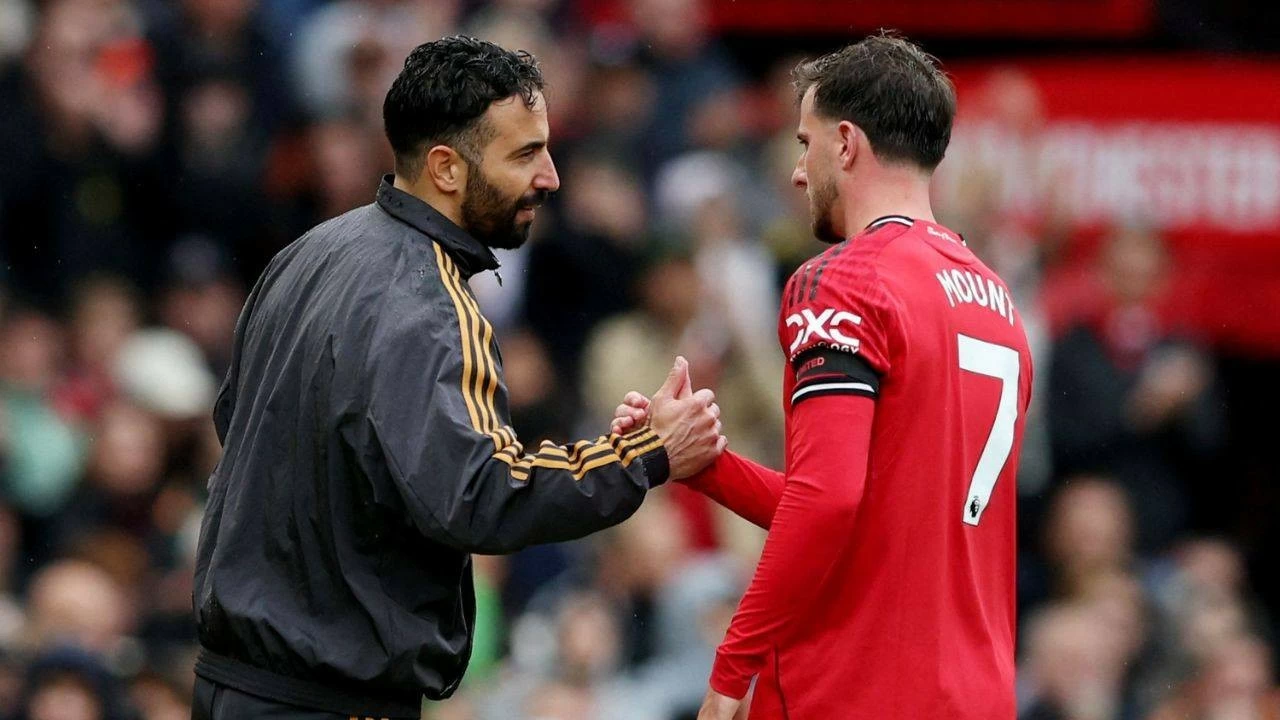 Manchester United players showed they don’t want to change coach, says Amorim after beating Sunderland.
