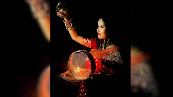 Karwa Chauth Fashion Guide: Saree poses for Ingram aesthetics