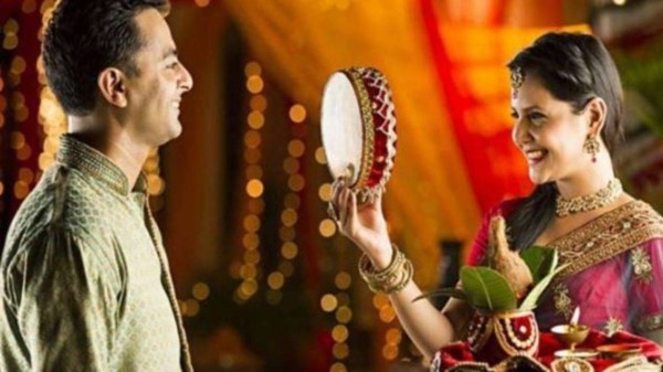 Karwa Chauth Fashion Guide: Saree poses for Ingram aesthetics