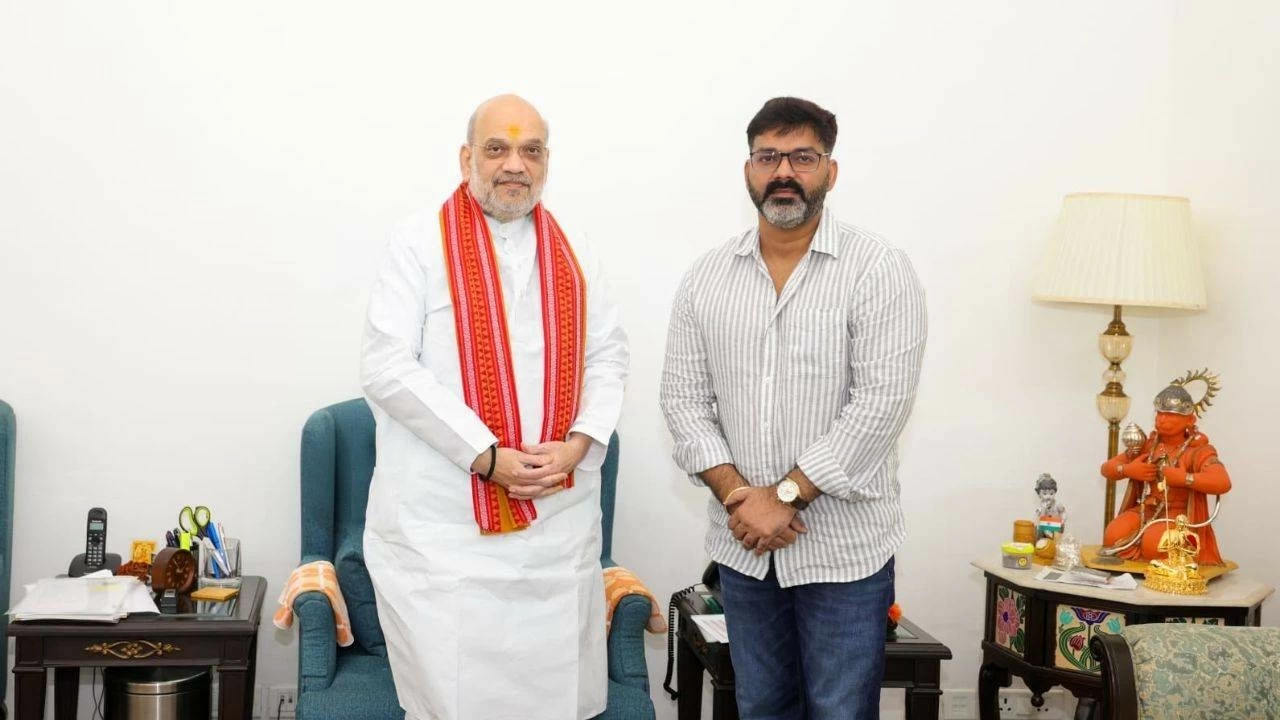 Bhojpuri actor Pawan Singh with Union Home Minister Amit Shah 