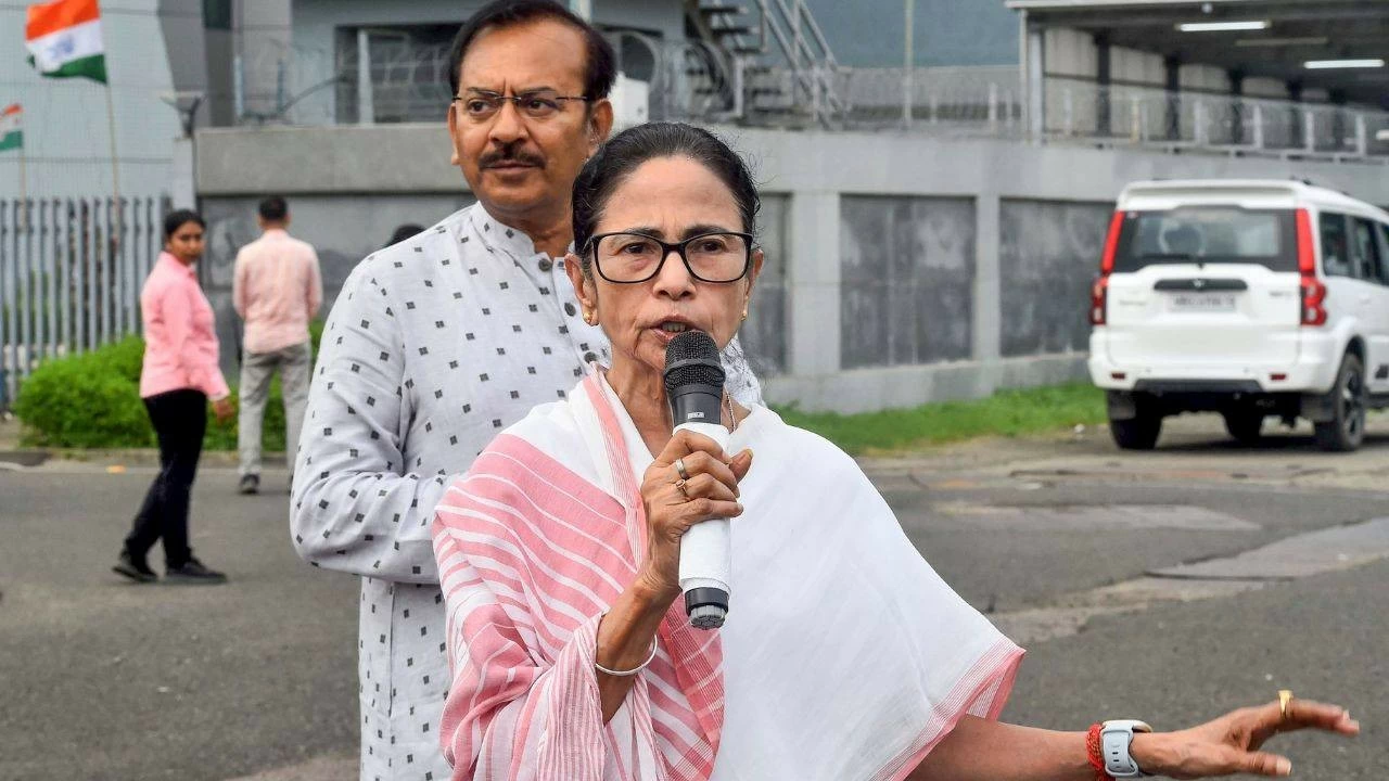 West Bengal CM Mamata Banerjee was criticised by the Durgapur rape survivor&#039;s father 