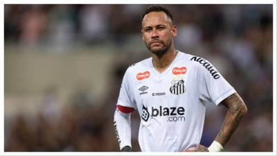 Neymar Jr of Santos reacts following the team's defeat in the match between Fluminense and Santos as part of Brasileirao 2025.