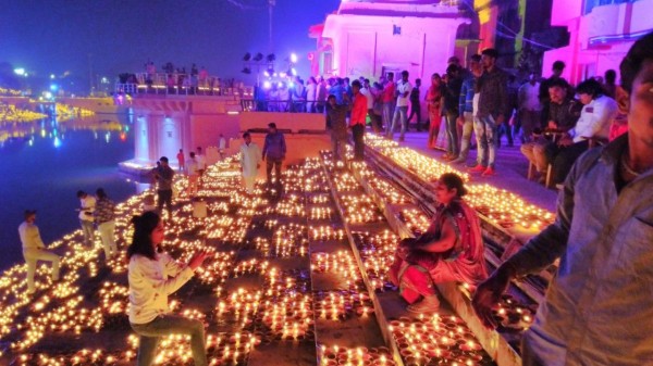 floating_diya_in_Ayodhya
