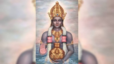 Read Lord Dhanvantari ki katha and perform aarti and rituals to invite blessings