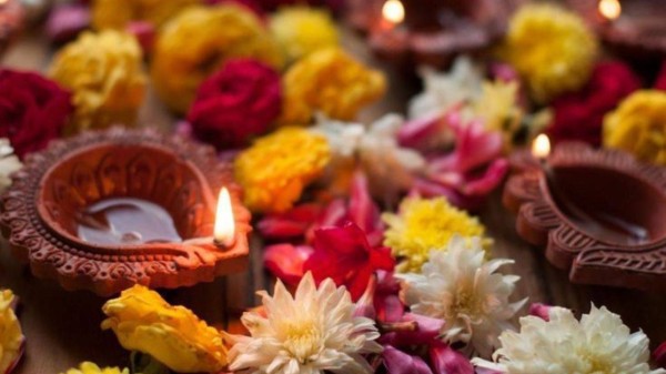 Reason behind lighting diyas on Choti Diwali