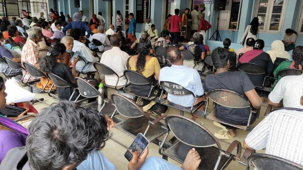 Protests by government medical college doctors begin in Kerala
