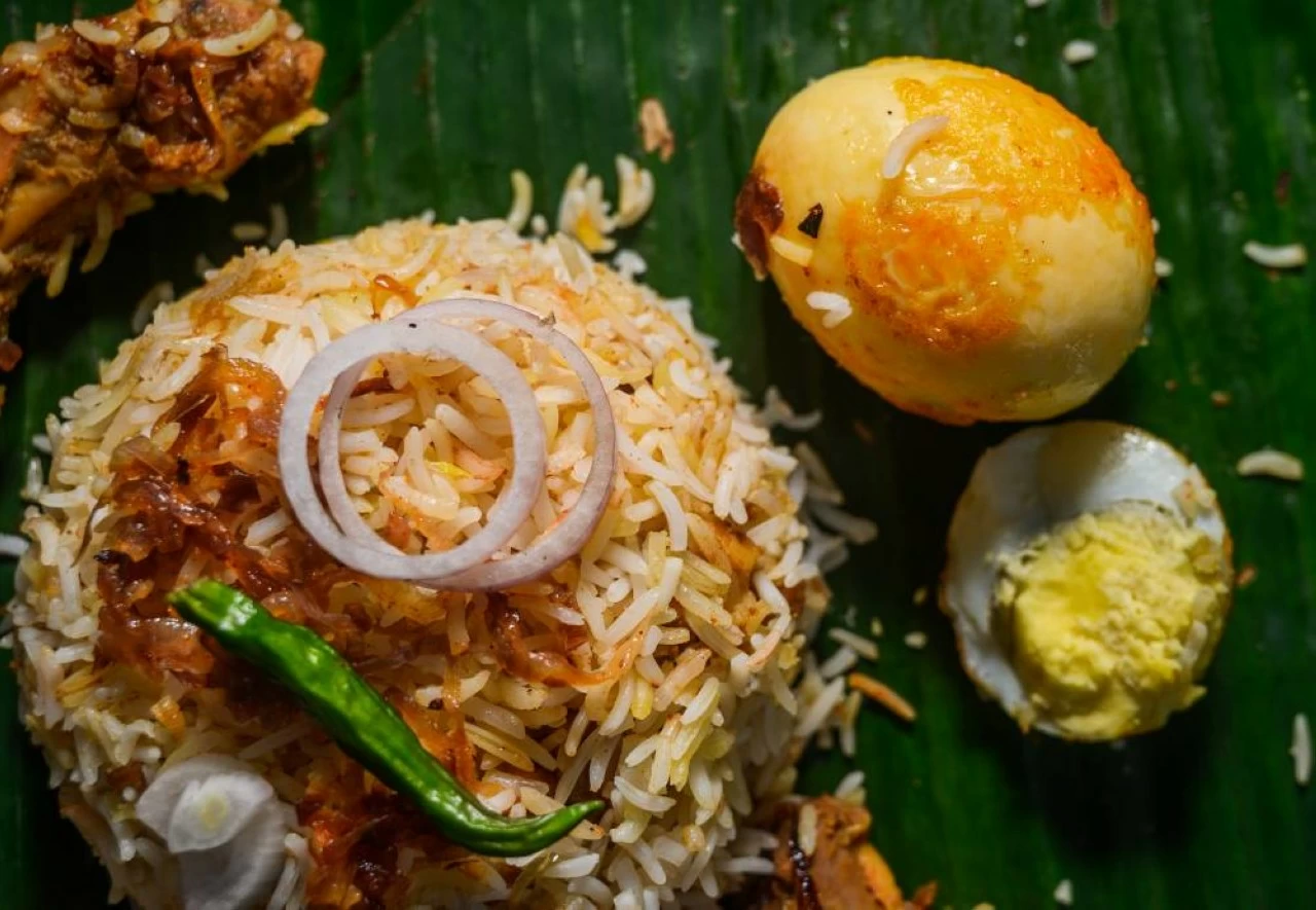 Kanke MLA and Congress leader Suresh Kumar Baitha said that preliminary reports suggest that the dispute arose after the customer allegedly found chicken bones in his vegetarian biryani.