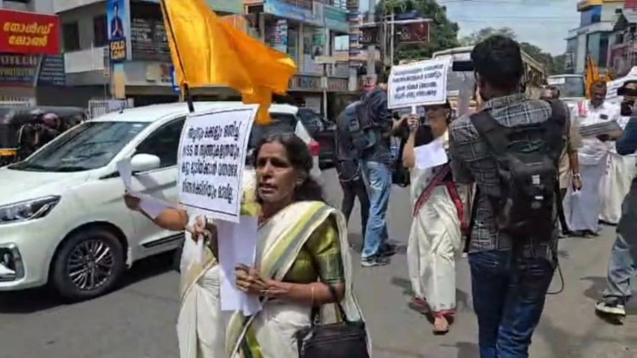 Members of NSS protesting at the headquarters at Perunna 