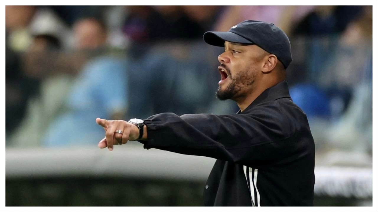 Bayern Munich coach Vincent Kompany reacts on September 30. 