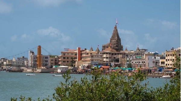 Explore Dwarkadhish temple near Yam Yamuna temple