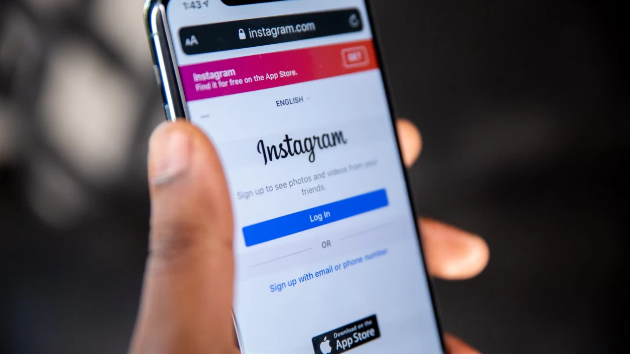 This move aligns Instagram closer to TikTok, improving the short-video experience for users.