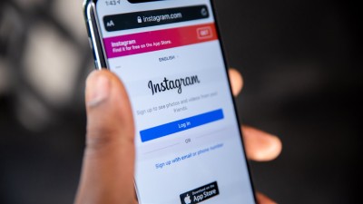 This move aligns Instagram closer to TikTok, improving the short-video experience for users.