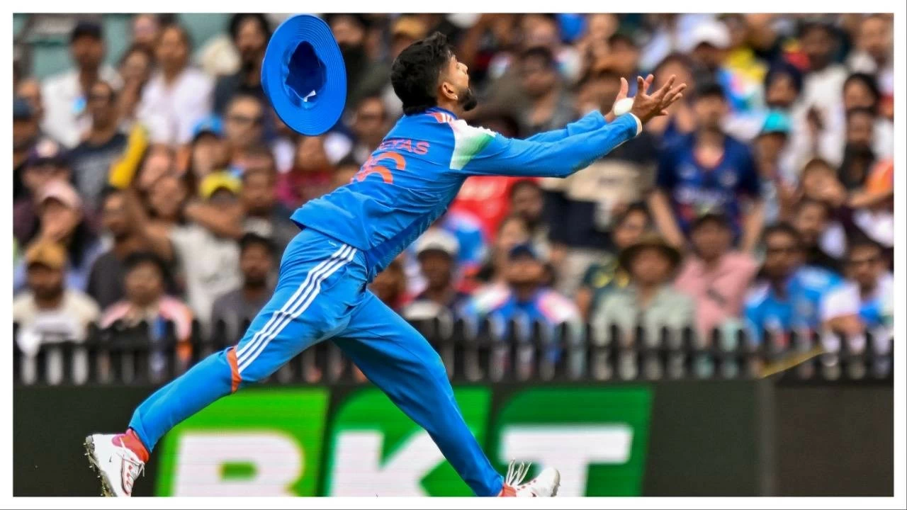 Shreyas Iyer takes a catch in Sydney on Oct. 25.

