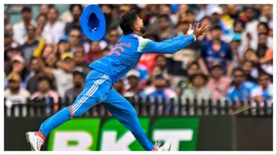 Shreyas Iyer takes a catch in Sydney on Oct. 25.
