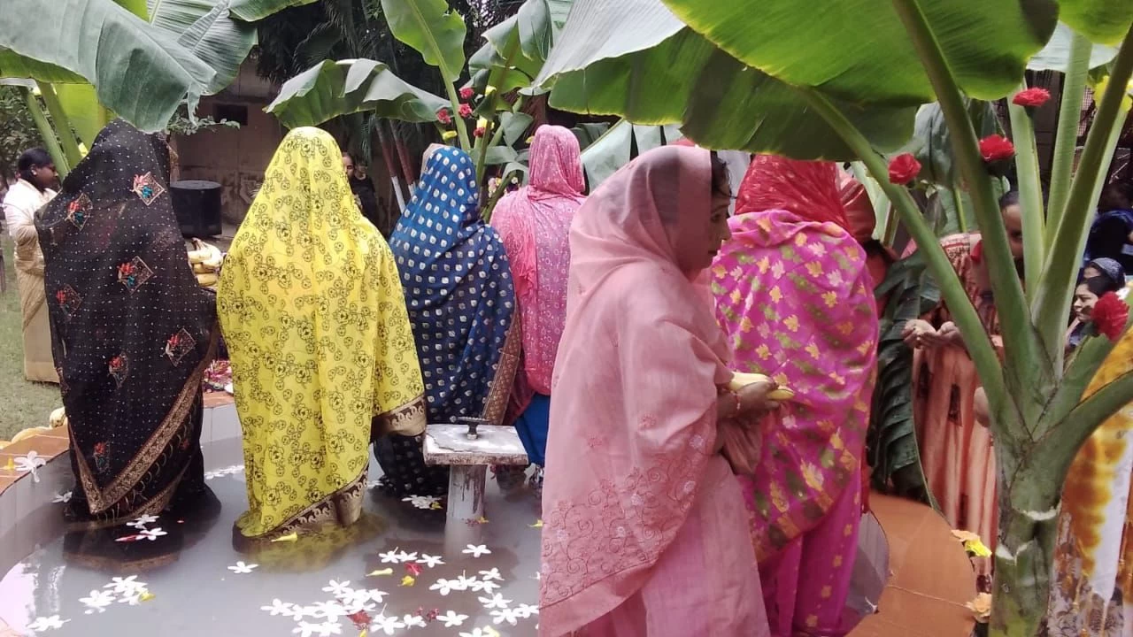 However, even the most notorious place is touched by the joy of festivities. During the Chhath Puja this year, women inmates celebrated the occasion inside the Tihar complex with much pomp and splendour, showcasing a life there beyond the rigorous discipline of jail. (Photo credit: TV9)