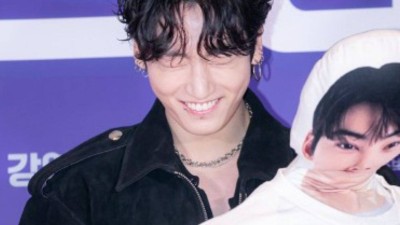 Jungkook arrives with Cha Eun Woo&#039;s doll at First Ride premiere.