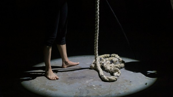 The shell-shocked family of the deceased doctor is mourning her death in a dilapidated two-story house in a Beed village. (Photo credit: Unsplash) 