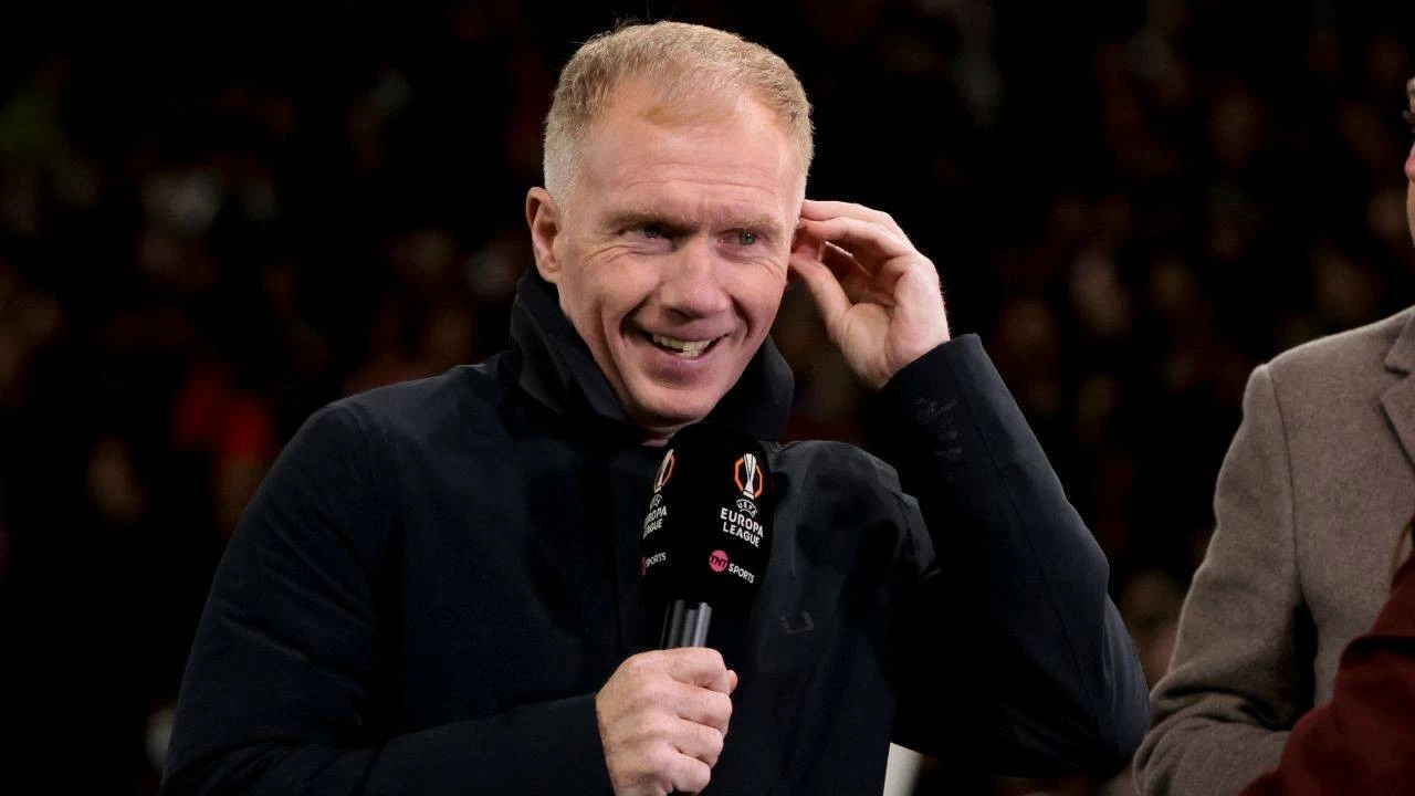Paul Scholes quits football commentary.
