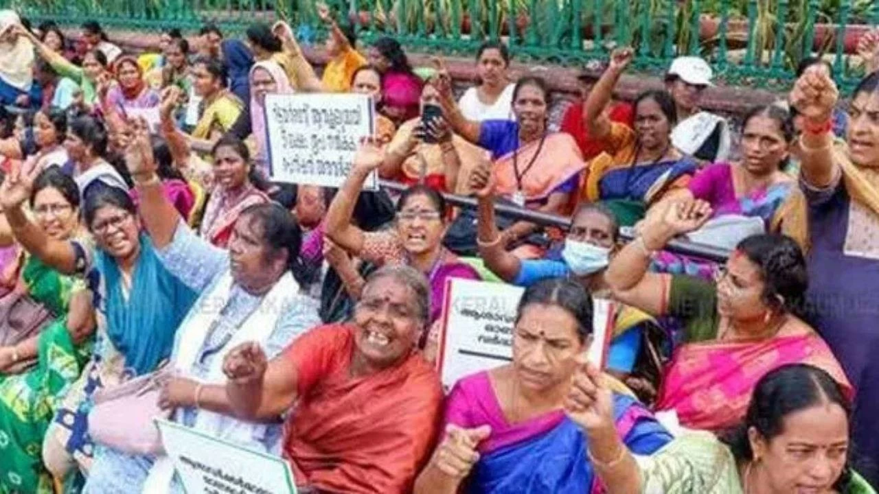 Kerala ASHA workers decides to end their secretariat protest in Trivandrum from November 1