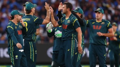 Australia beat India by by 4 wickets in MCG T20I.