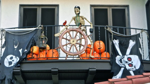 halloween_balcony